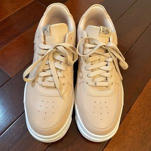 Nike Air Force 1 Pixel